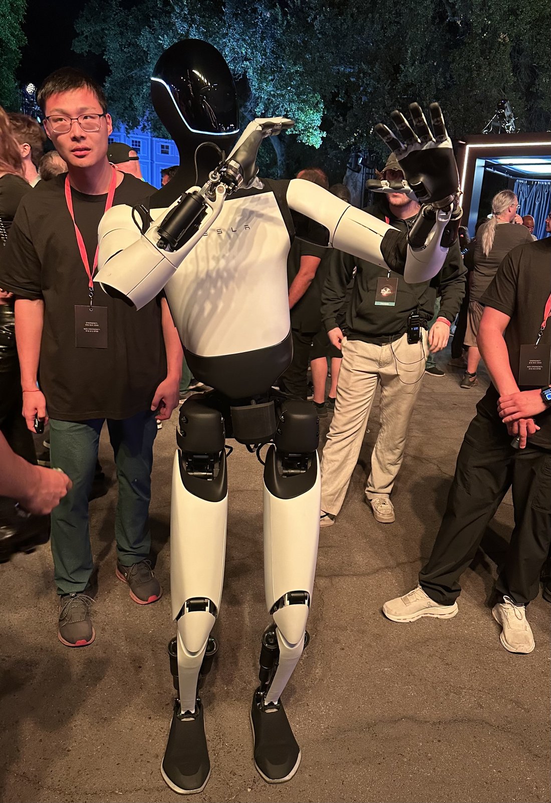 Tesla Optimus 휴머노이드 로봇 실물